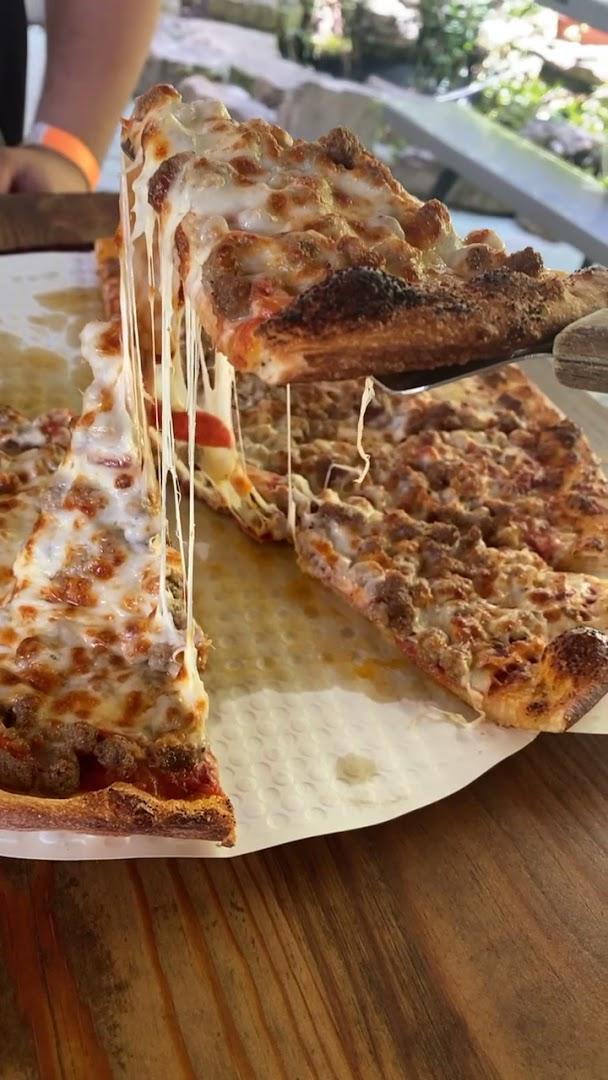 Red's Pizzeria
